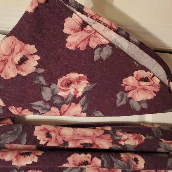 Avenue Purple Floral Keyhole Front Top Women's Plus Size 30/32 - Picture 5 of 9